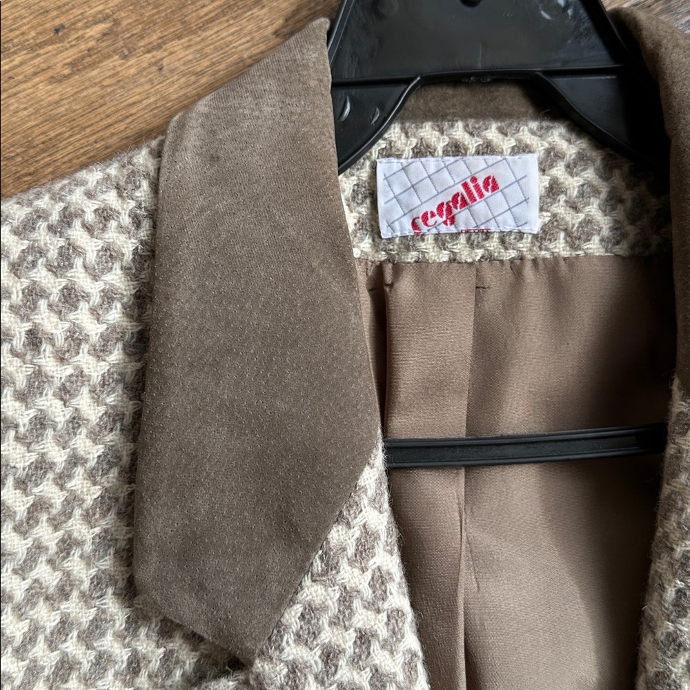 EBUC ABSOLUTELY GORGEOUS BLAZER WITH GEN SUEDE COLLAR AND GEN LEATHER/SUEDE PANT - Picture 4 of 17